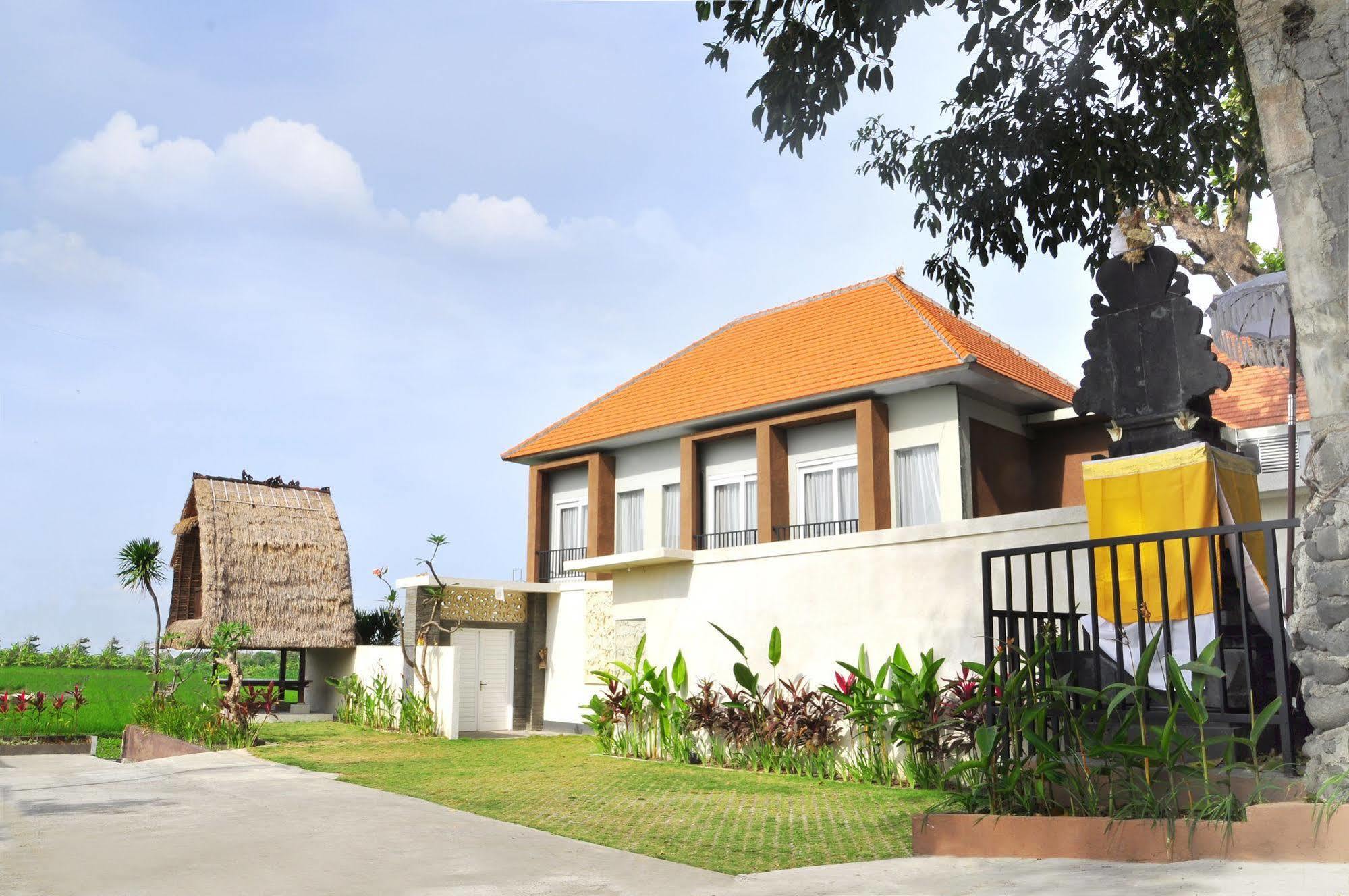 Villa Tangtu Beach Inn Sukawati  Exterior photo