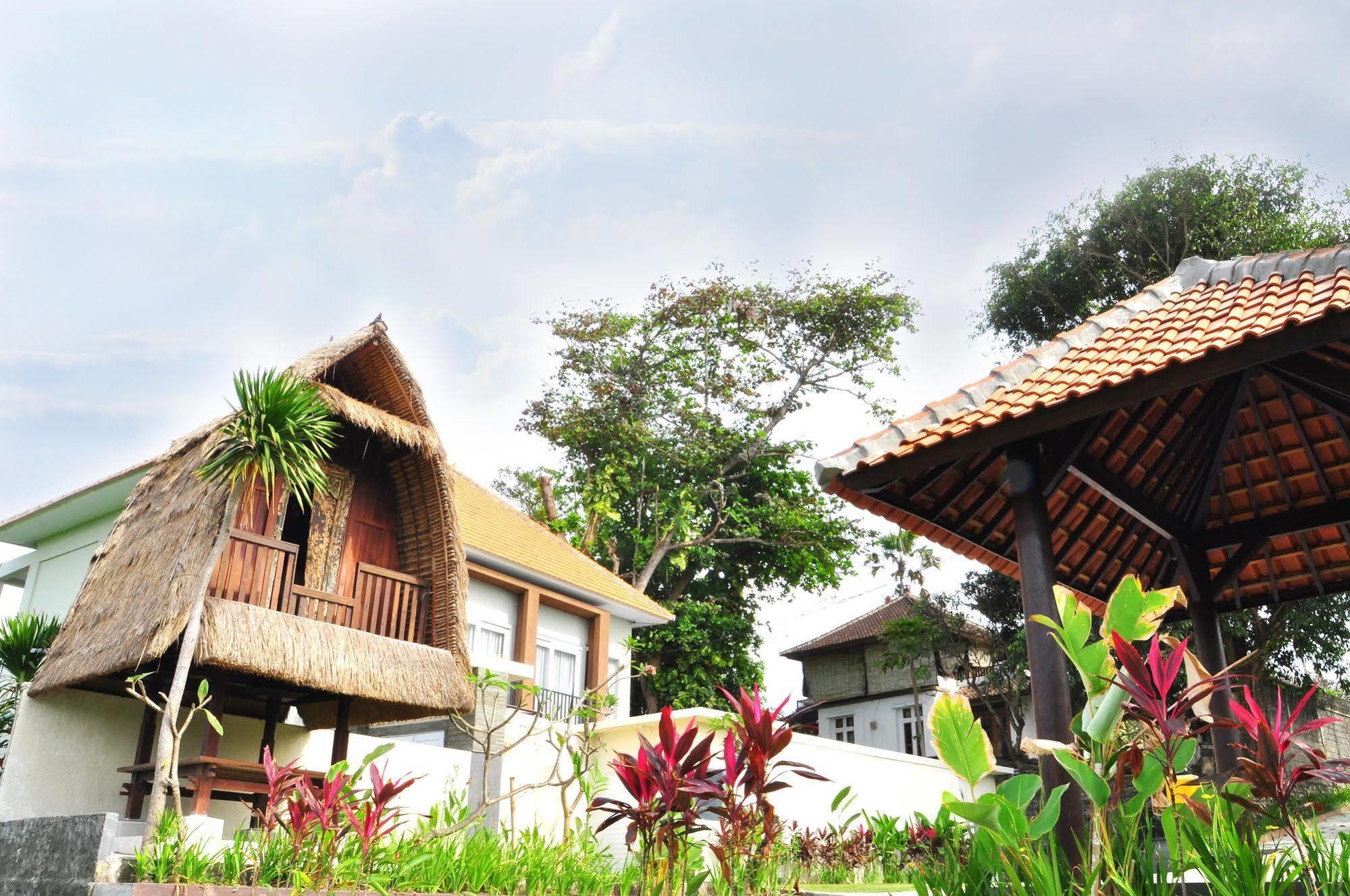 Villa Tangtu Beach Inn Sukawati  Exterior photo