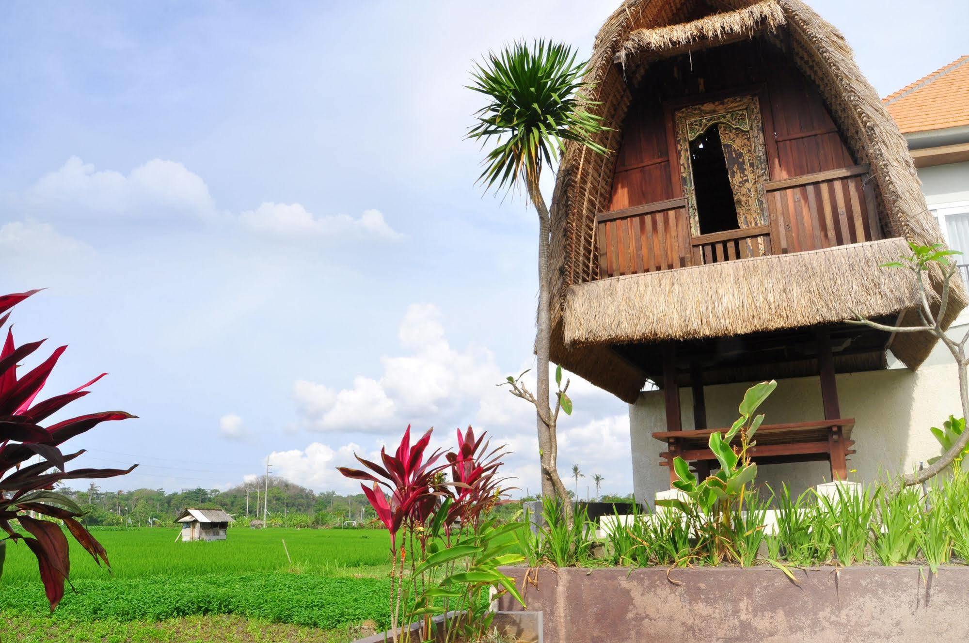 Villa Tangtu Beach Inn Sukawati  Exterior photo